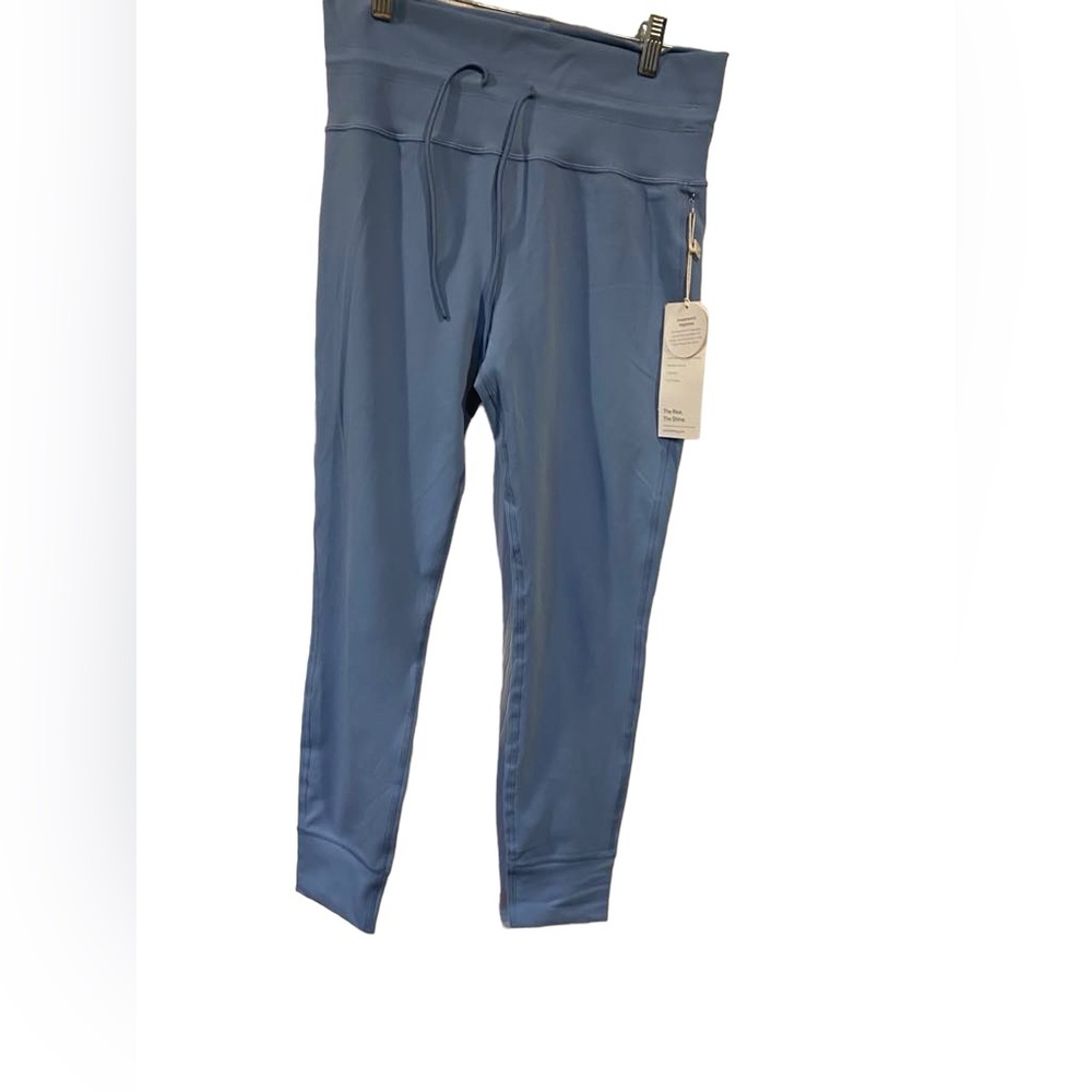 75. NWT Vuori daily leggings Size L